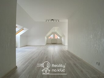 Na predaj veľký podkrovný 2-izbový byt na Andovskej ulici - 9