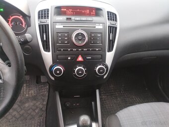 Kia Cee´d 1.4 CVVT L - 9