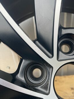 Elektróny 17x7 5x112 et40 škoda superb octavia karoq - 9