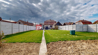 Na predaj rodinný dom s pivnicou a pekným pozemkom - 9
