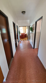 Na predaj 4-izbová bytová jednotka v rodinnom dome v Budč... - 9