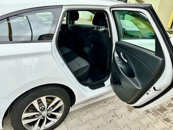 Hyundai i30 CW 1.6 CRDi, 85 kW, r.v. 2019, SK, vyservisované - 9
