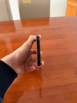 Predám Čierny iPhone 16 Pro Max 512GB - 9