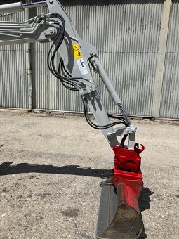 Predám Takeuchi TB240 - 9