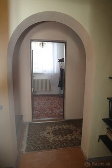 Rodinný dom s garážou a veľkým pozemkom na predaj - 9