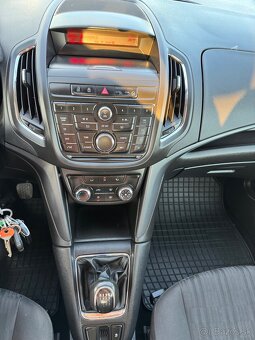 Opel Zafira Tourer 1,4 Turbo 103 kW 2012 - 9