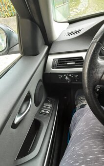 BMW 318i Touring - 9