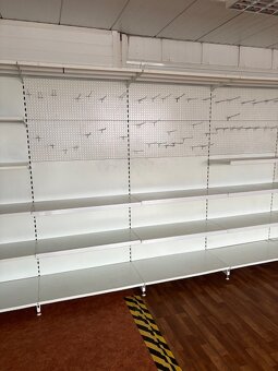 Regále a pulty do predajne na predaj - 9