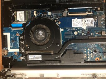 Predam laptop ho mechanicky poškodený za 15e - 9