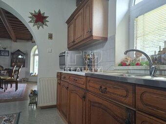 Štýlovo zariadený rodinný dom s veľkým pozemkom ... - 9