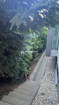 V LUKRATÍVNEJ LOKALITE-KOLIBA-NA PREDAJ VILA,min. - 7 izb - 9