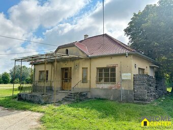 NA PREDAJ RODINNÝ DOM S VEDĽAJŠÍMI PRIESTORMI NA 2 HEKTÁROVO - 9