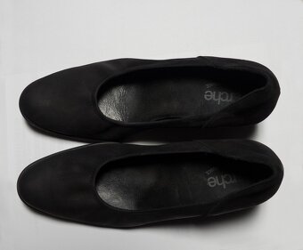 Kožené lodičky na platforme - 9