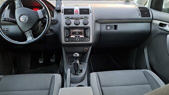 Volkswagen Touran 2.0 TDI Xenon - 9