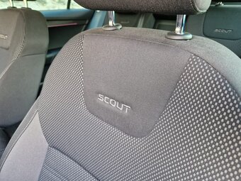 Octavia Combi 2,0 TDI Scout 135kW 4x4 Full LED Top stav - 9
