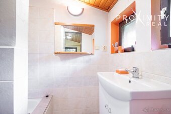 VÝNIMOČNÁ CELOROČNÁ CHATA VO VEĽKEJ LODINE S PANORAMATICKÝM - 9