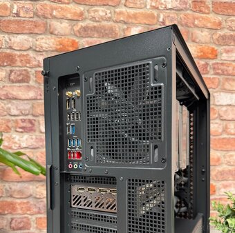 Ryzen 7 7800X3D\32GB\RTX 4070\SSD\1000W Zdroj - 9