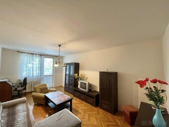 Na predaj veľký byt 4+1 s dvomi balkónmi, komorou a garážou - 9
