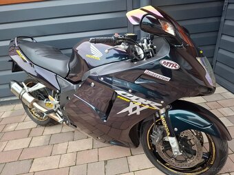 Honda cbr 1100 xx - 9