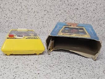 TRICKY TRAPS - TOMY - HANDHELD ELECTRO-MECHANICAL GAME - 9