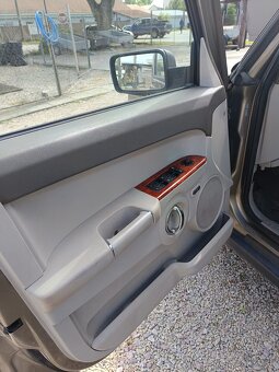 Jeep Commander - 9