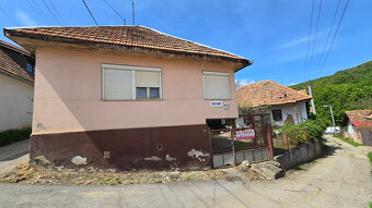 Na predaj rodinný dom + vedľajší dom v obci Pukanec - 9