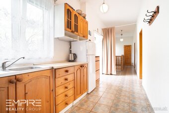 REZERVOVANÉ - Na predaj 4i rodinný dom v pokojnej lokalite - - 9