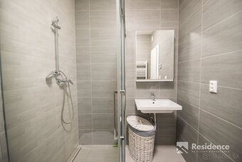 Dvojizbový byt s parkovaním a predzáhradkou na prenájom - 9