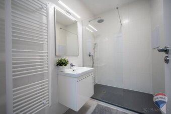 Na prenájom moderný 2 izbový byt v novostavbe s parkovacím m - 9