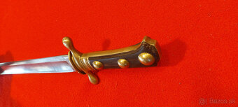 VOJENSKÝ TESÁK - 9