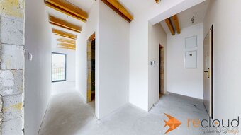 NA PREDAJ 2-IZBOVÝ PODKROVNÝ HOLOBYT V NOVOSTAVBE MEDVEDICA - 9