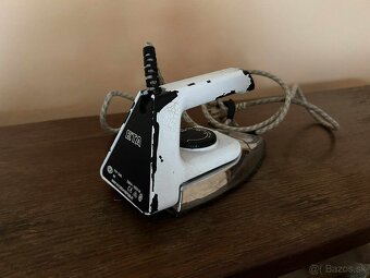 Staré/starožitné poháre, sošky, žehlička - 9