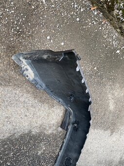 Audi Q7 4M zadny naraznik stred - 9