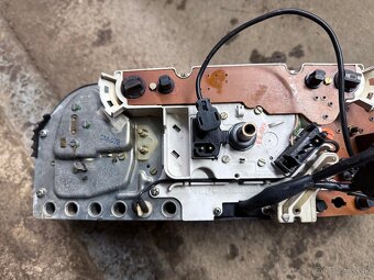 Budíky tachometra mercedes w201 190d - 9