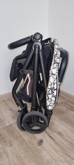 Kočík Peg Perego Selfie Graphic Gold - 9