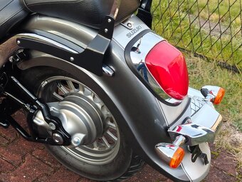 Suzuki C 800 VL 800 Intruder - 9