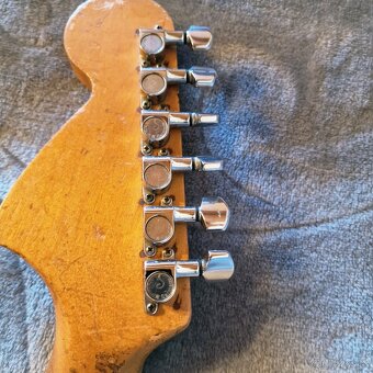 Predám Fender Mustnag Dakota Red rok 1966 - 9