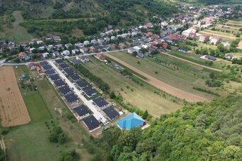 Na predaj exkluzívna, rozmerná vila v obci Mikušovce pri Ila - 9