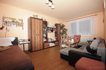 Veľký 4 izbový byt s balkónom - Na predaj - 9