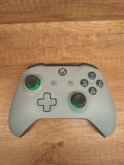 Xbox One S 1 TB + 2 hry - 9
