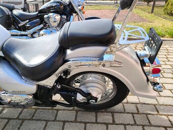 Suzuki C 800 VL 800 Intruder - 9