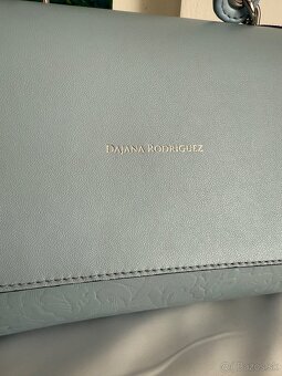 Elizabeth Limitka kožená kabelka s popruhom Dajana Rodriguez - 9