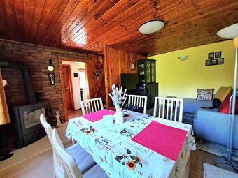 Predáme krásnu chatu a veľkým pozemkom 889m2 Jelenec - 9