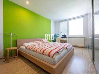 Zrekonštruovaný 4 izbový byt s balkónom - bez susedov nad va - 9