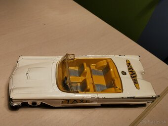 Corgi toys Ford Thunderbird - 9