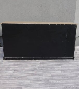 Komoda v dvojfarebnom prevedení . - 9