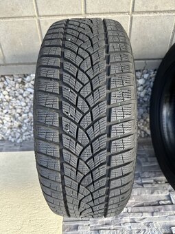 215/55 R17 98V zimné GOODYEAR - 9