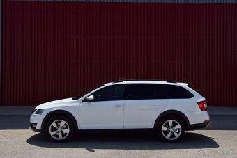 Škoda Octavia Combi SCOUT 2.0TDI DSG GARANCIA KM, NEBURANE - 9