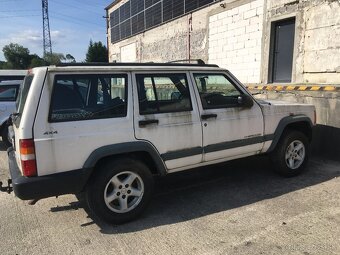 Jeep CHerokee XJ-4.0B - 9