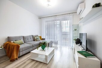 REZERVOVANÉ : Elegantný 2-izbový byt v projekte SLNEČNICE, F - 9